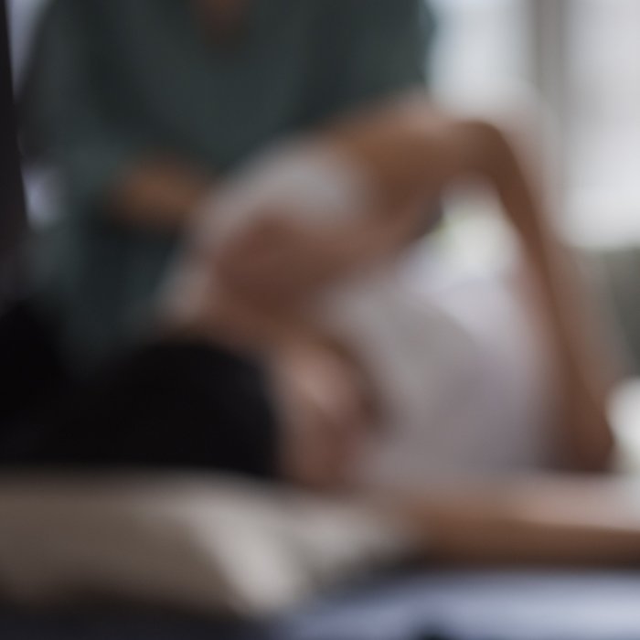 Verschwommenes Bild einer entspannenden Massage im Hotel Masatsch